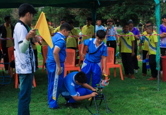 ภาพกิจกรรม  คณะวิทยาศาสตร์และเทคโนโลยี มหาวิทยาลัยราชภัฏกําแพงเพชร จัดการแข่งขันจรวดขวดน้ำ ระดับประถมศึกษา ระดับมัธยมศึกษาตอนต้น ระดับมัธยมศึกษาตอนปลาย ในงานสัปดาห์วิทยาศาสตร์แห่งชาติ ส่วนภูมิภาค ประจำปี 2568