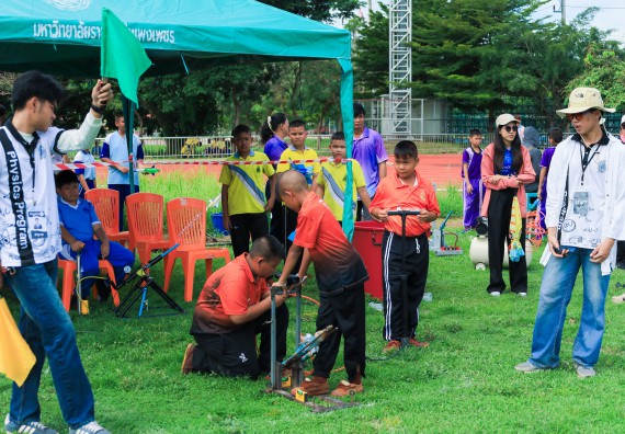 ภาพกิจกรรม  คณะวิทยาศาสตร์และเทคโนโลยี มหาวิทยาลัยราชภัฏกําแพงเพชร จัดการแข่งขันจรวดขวดน้ำ ระดับประถมศึกษา ระดับมัธยมศึกษาตอนต้น ระดับมัธยมศึกษาตอนปลาย ในงานสัปดาห์วิทยาศาสตร์แห่งชาติ ส่วนภูมิภาค ประจำปี 2568