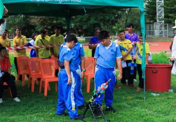 ภาพกิจกรรม  คณะวิทยาศาสตร์และเทคโนโลยี มหาวิทยาลัยราชภัฏกําแพงเพชร จัดการแข่งขันจรวดขวดน้ำ ระดับประถมศึกษา ระดับมัธยมศึกษาตอนต้น ระดับมัธยมศึกษาตอนปลาย ในงานสัปดาห์วิทยาศาสตร์แห่งชาติ ส่วนภูมิภาค ประจำปี 2568