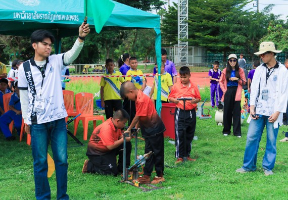 ภาพกิจกรรม  คณะวิทยาศาสตร์และเทคโนโลยี มหาวิทยาลัยราชภัฏกําแพงเพชร จัดการแข่งขันจรวดขวดน้ำ ระดับประถมศึกษา ระดับมัธยมศึกษาตอนต้น ระดับมัธยมศึกษาตอนปลาย ในงานสัปดาห์วิทยาศาสตร์แห่งชาติ ส่วนภูมิภาค ประจำปี 2568