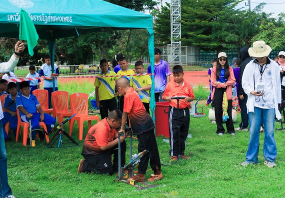 ภาพกิจกรรม  คณะวิทยาศาสตร์และเทคโนโลยี มหาวิทยาลัยราชภัฏกําแพงเพชร จัดการแข่งขันจรวดขวดน้ำ ระดับประถมศึกษา ระดับมัธยมศึกษาตอนต้น ระดับมัธยมศึกษาตอนปลาย ในงานสัปดาห์วิทยาศาสตร์แห่งชาติ ส่วนภูมิภาค ประจำปี 2568