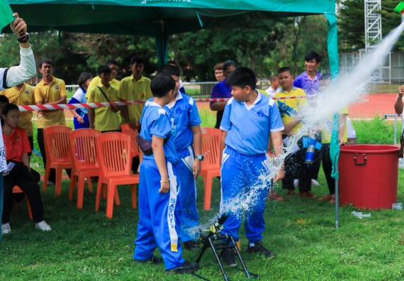 ภาพกิจกรรม  คณะวิทยาศาสตร์และเทคโนโลยี มหาวิทยาลัยราชภัฏกําแพงเพชร จัดการแข่งขันจรวดขวดน้ำ ระดับประถมศึกษา ระดับมัธยมศึกษาตอนต้น ระดับมัธยมศึกษาตอนปลาย ในงานสัปดาห์วิทยาศาสตร์แห่งชาติ ส่วนภูมิภาค ประจำปี 2568