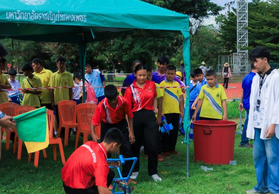 ภาพกิจกรรม  คณะวิทยาศาสตร์และเทคโนโลยี มหาวิทยาลัยราชภัฏกําแพงเพชร จัดการแข่งขันจรวดขวดน้ำ ระดับประถมศึกษา ระดับมัธยมศึกษาตอนต้น ระดับมัธยมศึกษาตอนปลาย ในงานสัปดาห์วิทยาศาสตร์แห่งชาติ ส่วนภูมิภาค ประจำปี 2568