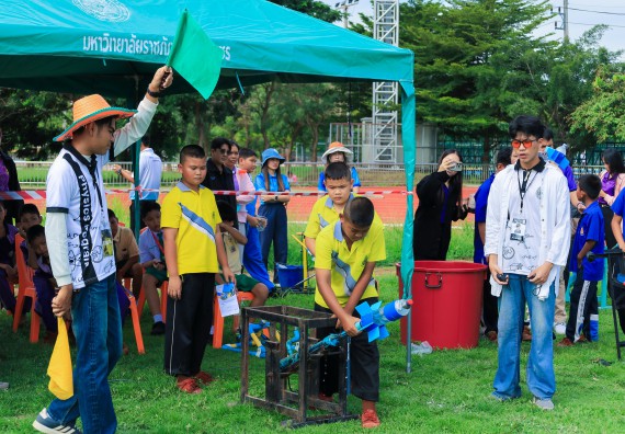 ภาพกิจกรรม  คณะวิทยาศาสตร์และเทคโนโลยี มหาวิทยาลัยราชภัฏกําแพงเพชร จัดการแข่งขันจรวดขวดน้ำ ระดับประถมศึกษา ระดับมัธยมศึกษาตอนต้น ระดับมัธยมศึกษาตอนปลาย ในงานสัปดาห์วิทยาศาสตร์แห่งชาติ ส่วนภูมิภาค ประจำปี 2568