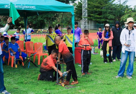 ภาพกิจกรรม  คณะวิทยาศาสตร์และเทคโนโลยี มหาวิทยาลัยราชภัฏกําแพงเพชร จัดการแข่งขันจรวดขวดน้ำ ระดับประถมศึกษา ระดับมัธยมศึกษาตอนต้น ระดับมัธยมศึกษาตอนปลาย ในงานสัปดาห์วิทยาศาสตร์แห่งชาติ ส่วนภูมิภาค ประจำปี 2568