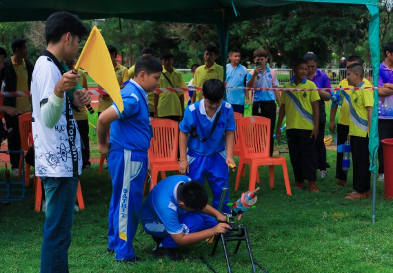 ภาพกิจกรรม  คณะวิทยาศาสตร์และเทคโนโลยี มหาวิทยาลัยราชภัฏกําแพงเพชร จัดการแข่งขันจรวดขวดน้ำ ระดับประถมศึกษา ระดับมัธยมศึกษาตอนต้น ระดับมัธยมศึกษาตอนปลาย ในงานสัปดาห์วิทยาศาสตร์แห่งชาติ ส่วนภูมิภาค ประจำปี 2568