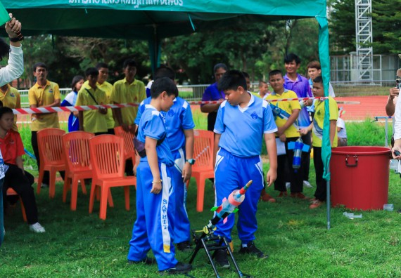 ภาพกิจกรรม  คณะวิทยาศาสตร์และเทคโนโลยี มหาวิทยาลัยราชภัฏกําแพงเพชร จัดการแข่งขันจรวดขวดน้ำ ระดับประถมศึกษา ระดับมัธยมศึกษาตอนต้น ระดับมัธยมศึกษาตอนปลาย ในงานสัปดาห์วิทยาศาสตร์แห่งชาติ ส่วนภูมิภาค ประจำปี 2568