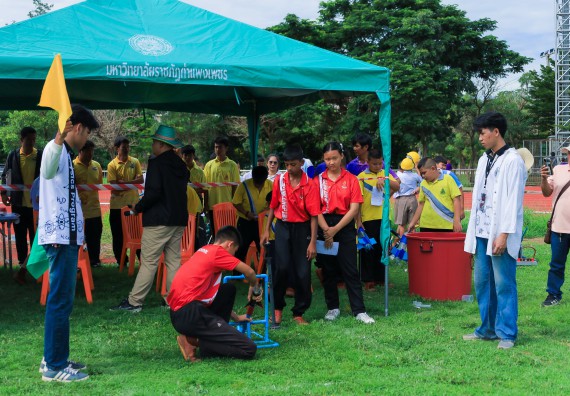 ภาพกิจกรรม  คณะวิทยาศาสตร์และเทคโนโลยี มหาวิทยาลัยราชภัฏกําแพงเพชร จัดการแข่งขันจรวดขวดน้ำ ระดับประถมศึกษา ระดับมัธยมศึกษาตอนต้น ระดับมัธยมศึกษาตอนปลาย ในงานสัปดาห์วิทยาศาสตร์แห่งชาติ ส่วนภูมิภาค ประจำปี 2568