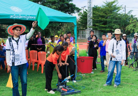 ภาพกิจกรรม  คณะวิทยาศาสตร์และเทคโนโลยี มหาวิทยาลัยราชภัฏกําแพงเพชร จัดการแข่งขันจรวดขวดน้ำ ระดับประถมศึกษา ระดับมัธยมศึกษาตอนต้น ระดับมัธยมศึกษาตอนปลาย ในงานสัปดาห์วิทยาศาสตร์แห่งชาติ ส่วนภูมิภาค ประจำปี 2568