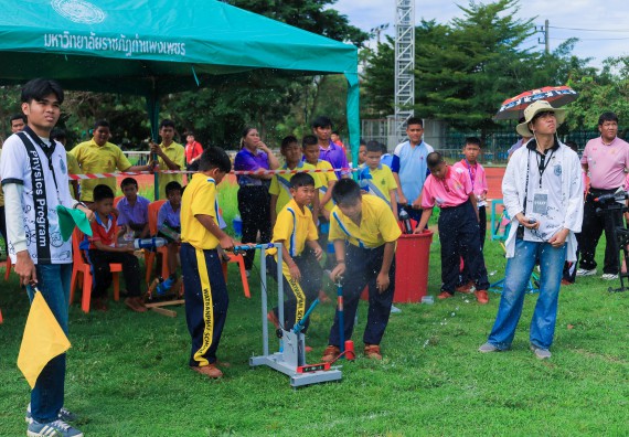ภาพกิจกรรม  คณะวิทยาศาสตร์และเทคโนโลยี มหาวิทยาลัยราชภัฏกําแพงเพชร จัดการแข่งขันจรวดขวดน้ำ ระดับประถมศึกษา ระดับมัธยมศึกษาตอนต้น ระดับมัธยมศึกษาตอนปลาย ในงานสัปดาห์วิทยาศาสตร์แห่งชาติ ส่วนภูมิภาค ประจำปี 2568