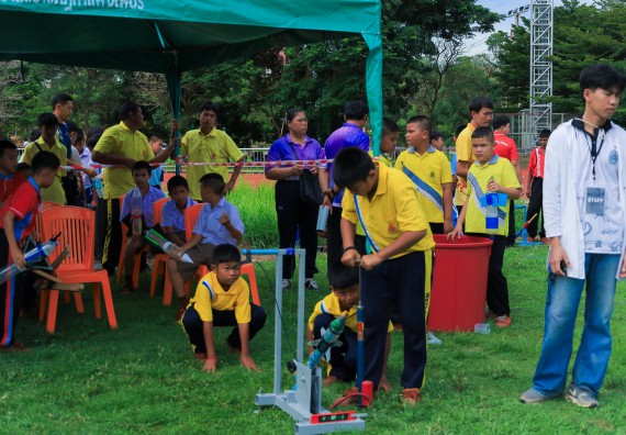 ภาพกิจกรรม  คณะวิทยาศาสตร์และเทคโนโลยี มหาวิทยาลัยราชภัฏกําแพงเพชร จัดการแข่งขันจรวดขวดน้ำ ระดับประถมศึกษา ระดับมัธยมศึกษาตอนต้น ระดับมัธยมศึกษาตอนปลาย ในงานสัปดาห์วิทยาศาสตร์แห่งชาติ ส่วนภูมิภาค ประจำปี 2568