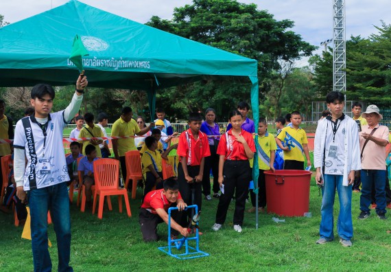 ภาพกิจกรรม  คณะวิทยาศาสตร์และเทคโนโลยี มหาวิทยาลัยราชภัฏกําแพงเพชร จัดการแข่งขันจรวดขวดน้ำ ระดับประถมศึกษา ระดับมัธยมศึกษาตอนต้น ระดับมัธยมศึกษาตอนปลาย ในงานสัปดาห์วิทยาศาสตร์แห่งชาติ ส่วนภูมิภาค ประจำปี 2568