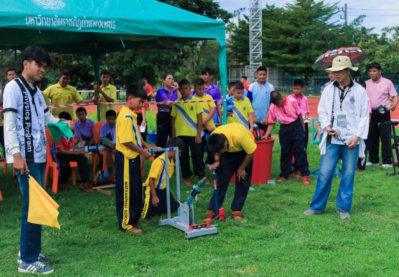 ภาพกิจกรรม  คณะวิทยาศาสตร์และเทคโนโลยี มหาวิทยาลัยราชภัฏกําแพงเพชร จัดการแข่งขันจรวดขวดน้ำ ระดับประถมศึกษา ระดับมัธยมศึกษาตอนต้น ระดับมัธยมศึกษาตอนปลาย ในงานสัปดาห์วิทยาศาสตร์แห่งชาติ ส่วนภูมิภาค ประจำปี 2568
