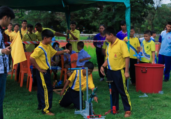 ภาพกิจกรรม  คณะวิทยาศาสตร์และเทคโนโลยี มหาวิทยาลัยราชภัฏกําแพงเพชร จัดการแข่งขันจรวดขวดน้ำ ระดับประถมศึกษา ระดับมัธยมศึกษาตอนต้น ระดับมัธยมศึกษาตอนปลาย ในงานสัปดาห์วิทยาศาสตร์แห่งชาติ ส่วนภูมิภาค ประจำปี 2568