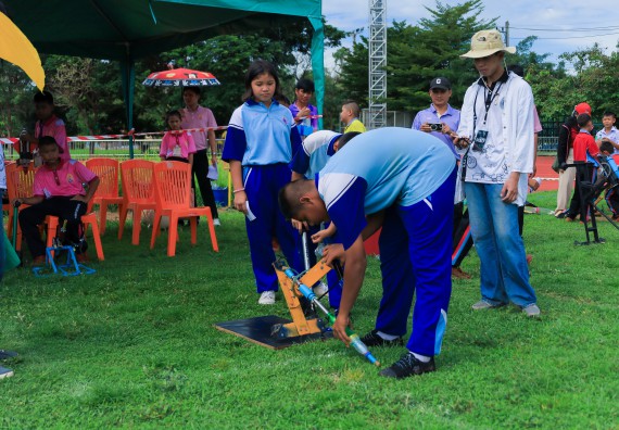 ภาพกิจกรรม  คณะวิทยาศาสตร์และเทคโนโลยี มหาวิทยาลัยราชภัฏกําแพงเพชร จัดการแข่งขันจรวดขวดน้ำ ระดับประถมศึกษา ระดับมัธยมศึกษาตอนต้น ระดับมัธยมศึกษาตอนปลาย ในงานสัปดาห์วิทยาศาสตร์แห่งชาติ ส่วนภูมิภาค ประจำปี 2568