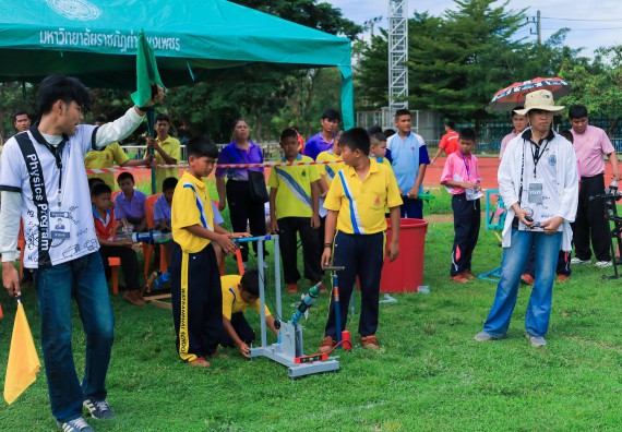 ภาพกิจกรรม  คณะวิทยาศาสตร์และเทคโนโลยี มหาวิทยาลัยราชภัฏกําแพงเพชร จัดการแข่งขันจรวดขวดน้ำ ระดับประถมศึกษา ระดับมัธยมศึกษาตอนต้น ระดับมัธยมศึกษาตอนปลาย ในงานสัปดาห์วิทยาศาสตร์แห่งชาติ ส่วนภูมิภาค ประจำปี 2568