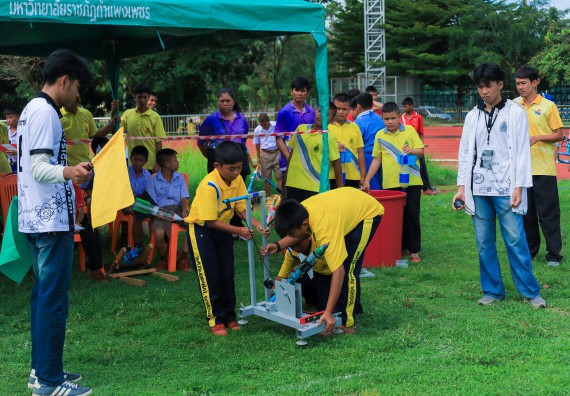 ภาพกิจกรรม  คณะวิทยาศาสตร์และเทคโนโลยี มหาวิทยาลัยราชภัฏกําแพงเพชร จัดการแข่งขันจรวดขวดน้ำ ระดับประถมศึกษา ระดับมัธยมศึกษาตอนต้น ระดับมัธยมศึกษาตอนปลาย ในงานสัปดาห์วิทยาศาสตร์แห่งชาติ ส่วนภูมิภาค ประจำปี 2568