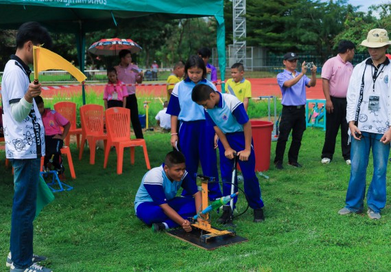 ภาพกิจกรรม  คณะวิทยาศาสตร์และเทคโนโลยี มหาวิทยาลัยราชภัฏกําแพงเพชร จัดการแข่งขันจรวดขวดน้ำ ระดับประถมศึกษา ระดับมัธยมศึกษาตอนต้น ระดับมัธยมศึกษาตอนปลาย ในงานสัปดาห์วิทยาศาสตร์แห่งชาติ ส่วนภูมิภาค ประจำปี 2568