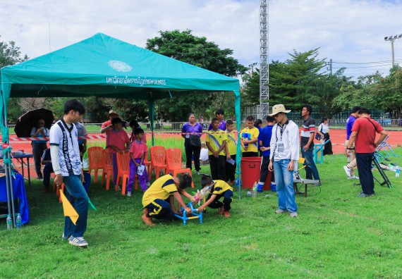 ภาพกิจกรรม  คณะวิทยาศาสตร์และเทคโนโลยี มหาวิทยาลัยราชภัฏกําแพงเพชร จัดการแข่งขันจรวดขวดน้ำ ระดับประถมศึกษา ระดับมัธยมศึกษาตอนต้น ระดับมัธยมศึกษาตอนปลาย ในงานสัปดาห์วิทยาศาสตร์แห่งชาติ ส่วนภูมิภาค ประจำปี 2568