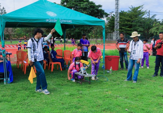 ภาพกิจกรรม  คณะวิทยาศาสตร์และเทคโนโลยี มหาวิทยาลัยราชภัฏกําแพงเพชร จัดการแข่งขันจรวดขวดน้ำ ระดับประถมศึกษา ระดับมัธยมศึกษาตอนต้น ระดับมัธยมศึกษาตอนปลาย ในงานสัปดาห์วิทยาศาสตร์แห่งชาติ ส่วนภูมิภาค ประจำปี 2568