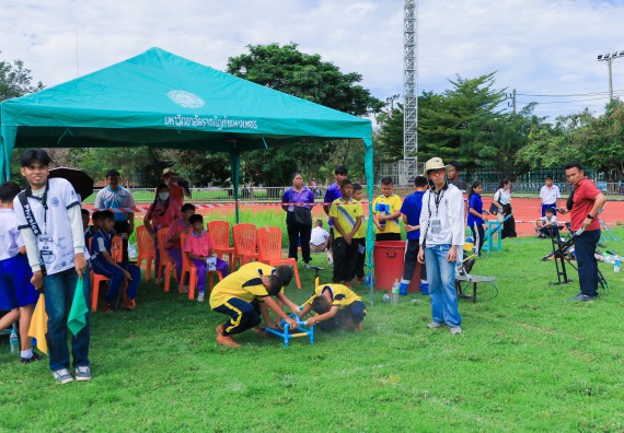 ภาพกิจกรรม  คณะวิทยาศาสตร์และเทคโนโลยี มหาวิทยาลัยราชภัฏกําแพงเพชร จัดการแข่งขันจรวดขวดน้ำ ระดับประถมศึกษา ระดับมัธยมศึกษาตอนต้น ระดับมัธยมศึกษาตอนปลาย ในงานสัปดาห์วิทยาศาสตร์แห่งชาติ ส่วนภูมิภาค ประจำปี 2568