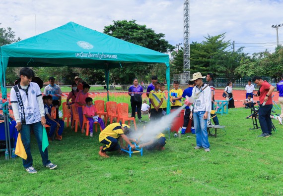 ภาพกิจกรรม  คณะวิทยาศาสตร์และเทคโนโลยี มหาวิทยาลัยราชภัฏกําแพงเพชร จัดการแข่งขันจรวดขวดน้ำ ระดับประถมศึกษา ระดับมัธยมศึกษาตอนต้น ระดับมัธยมศึกษาตอนปลาย ในงานสัปดาห์วิทยาศาสตร์แห่งชาติ ส่วนภูมิภาค ประจำปี 2568