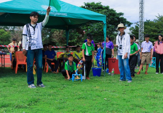 ภาพกิจกรรม  คณะวิทยาศาสตร์และเทคโนโลยี มหาวิทยาลัยราชภัฏกําแพงเพชร จัดการแข่งขันจรวดขวดน้ำ ระดับประถมศึกษา ระดับมัธยมศึกษาตอนต้น ระดับมัธยมศึกษาตอนปลาย ในงานสัปดาห์วิทยาศาสตร์แห่งชาติ ส่วนภูมิภาค ประจำปี 2568