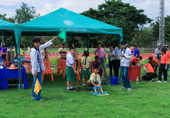 ภาพกิจกรรม  คณะวิทยาศาสตร์และเทคโนโลยี มหาวิทยาลัยราชภัฏกําแพงเพชร จัดการแข่งขันจรวดขวดน้ำ ระดับประถมศึกษา ระดับมัธยมศึกษาตอนต้น ระดับมัธยมศึกษาตอนปลาย ในงานสัปดาห์วิทยาศาสตร์แห่งชาติ ส่วนภูมิภาค ประจำปี 2568
