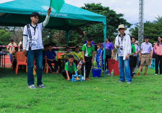 ภาพกิจกรรม  คณะวิทยาศาสตร์และเทคโนโลยี มหาวิทยาลัยราชภัฏกําแพงเพชร จัดการแข่งขันจรวดขวดน้ำ ระดับประถมศึกษา ระดับมัธยมศึกษาตอนต้น ระดับมัธยมศึกษาตอนปลาย ในงานสัปดาห์วิทยาศาสตร์แห่งชาติ ส่วนภูมิภาค ประจำปี 2568