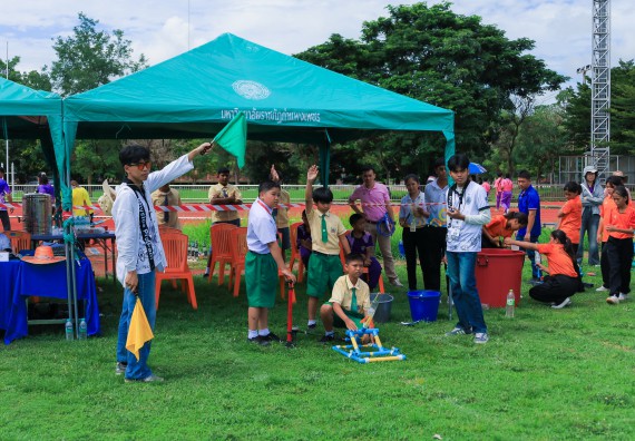 ภาพกิจกรรม  คณะวิทยาศาสตร์และเทคโนโลยี มหาวิทยาลัยราชภัฏกําแพงเพชร จัดการแข่งขันจรวดขวดน้ำ ระดับประถมศึกษา ระดับมัธยมศึกษาตอนต้น ระดับมัธยมศึกษาตอนปลาย ในงานสัปดาห์วิทยาศาสตร์แห่งชาติ ส่วนภูมิภาค ประจำปี 2568