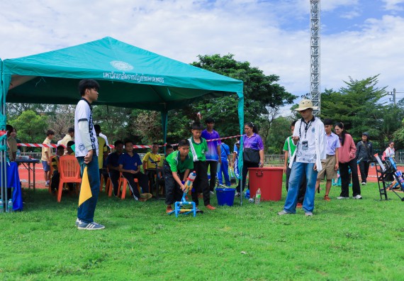 ภาพกิจกรรม  คณะวิทยาศาสตร์และเทคโนโลยี มหาวิทยาลัยราชภัฏกําแพงเพชร จัดการแข่งขันจรวดขวดน้ำ ระดับประถมศึกษา ระดับมัธยมศึกษาตอนต้น ระดับมัธยมศึกษาตอนปลาย ในงานสัปดาห์วิทยาศาสตร์แห่งชาติ ส่วนภูมิภาค ประจำปี 2568
