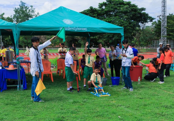 ภาพกิจกรรม  คณะวิทยาศาสตร์และเทคโนโลยี มหาวิทยาลัยราชภัฏกําแพงเพชร จัดการแข่งขันจรวดขวดน้ำ ระดับประถมศึกษา ระดับมัธยมศึกษาตอนต้น ระดับมัธยมศึกษาตอนปลาย ในงานสัปดาห์วิทยาศาสตร์แห่งชาติ ส่วนภูมิภาค ประจำปี 2568