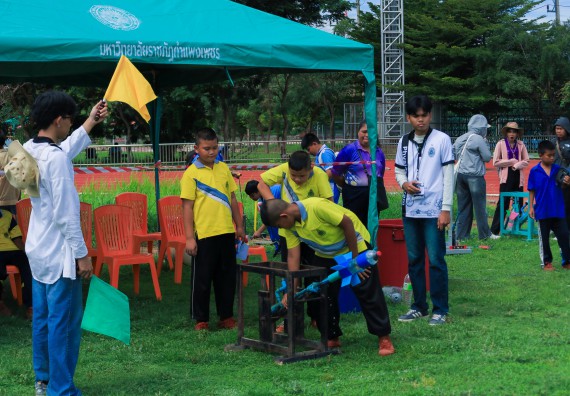 ภาพกิจกรรม  คณะวิทยาศาสตร์และเทคโนโลยี มหาวิทยาลัยราชภัฏกําแพงเพชร จัดการแข่งขันจรวดขวดน้ำ ระดับประถมศึกษา ระดับมัธยมศึกษาตอนต้น ระดับมัธยมศึกษาตอนปลาย ในงานสัปดาห์วิทยาศาสตร์แห่งชาติ ส่วนภูมิภาค ประจำปี 2568