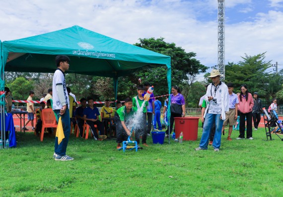 ภาพกิจกรรม  คณะวิทยาศาสตร์และเทคโนโลยี มหาวิทยาลัยราชภัฏกําแพงเพชร จัดการแข่งขันจรวดขวดน้ำ ระดับประถมศึกษา ระดับมัธยมศึกษาตอนต้น ระดับมัธยมศึกษาตอนปลาย ในงานสัปดาห์วิทยาศาสตร์แห่งชาติ ส่วนภูมิภาค ประจำปี 2568