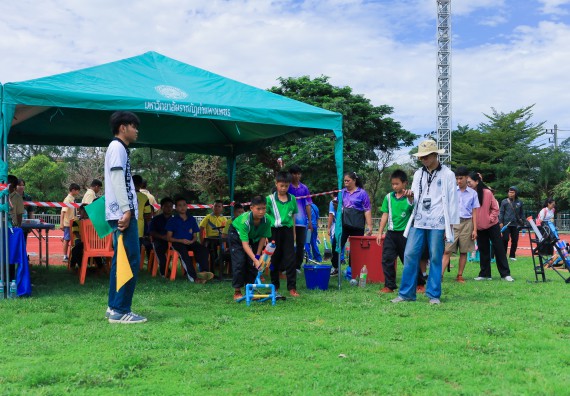 ภาพกิจกรรม  คณะวิทยาศาสตร์และเทคโนโลยี มหาวิทยาลัยราชภัฏกําแพงเพชร จัดการแข่งขันจรวดขวดน้ำ ระดับประถมศึกษา ระดับมัธยมศึกษาตอนต้น ระดับมัธยมศึกษาตอนปลาย ในงานสัปดาห์วิทยาศาสตร์แห่งชาติ ส่วนภูมิภาค ประจำปี 2568