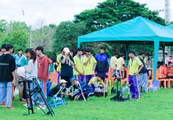 ภาพกิจกรรม  คณะวิทยาศาสตร์และเทคโนโลยี มหาวิทยาลัยราชภัฏกําแพงเพชร จัดการแข่งขันจรวดขวดน้ำ ระดับประถมศึกษา ระดับมัธยมศึกษาตอนต้น ระดับมัธยมศึกษาตอนปลาย ในงานสัปดาห์วิทยาศาสตร์แห่งชาติ ส่วนภูมิภาค ประจำปี 2568