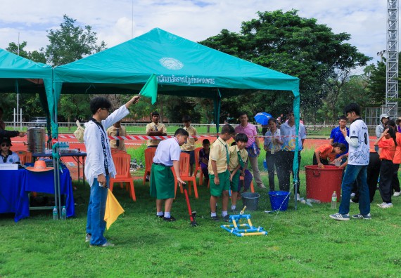 ภาพกิจกรรม  คณะวิทยาศาสตร์และเทคโนโลยี มหาวิทยาลัยราชภัฏกําแพงเพชร จัดการแข่งขันจรวดขวดน้ำ ระดับประถมศึกษา ระดับมัธยมศึกษาตอนต้น ระดับมัธยมศึกษาตอนปลาย ในงานสัปดาห์วิทยาศาสตร์แห่งชาติ ส่วนภูมิภาค ประจำปี 2568