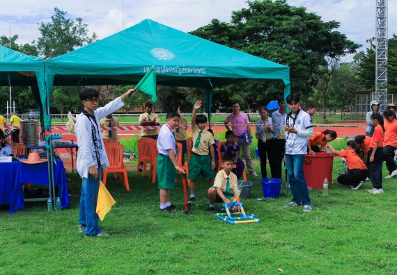 ภาพกิจกรรม  คณะวิทยาศาสตร์และเทคโนโลยี มหาวิทยาลัยราชภัฏกําแพงเพชร จัดการแข่งขันจรวดขวดน้ำ ระดับประถมศึกษา ระดับมัธยมศึกษาตอนต้น ระดับมัธยมศึกษาตอนปลาย ในงานสัปดาห์วิทยาศาสตร์แห่งชาติ ส่วนภูมิภาค ประจำปี 2568