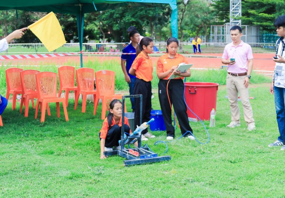 ภาพกิจกรรม  คณะวิทยาศาสตร์และเทคโนโลยี มหาวิทยาลัยราชภัฏกําแพงเพชร จัดการแข่งขันจรวดขวดน้ำ ระดับประถมศึกษา ระดับมัธยมศึกษาตอนต้น ระดับมัธยมศึกษาตอนปลาย ในงานสัปดาห์วิทยาศาสตร์แห่งชาติ ส่วนภูมิภาค ประจำปี 2568