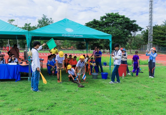 ภาพกิจกรรม  คณะวิทยาศาสตร์และเทคโนโลยี มหาวิทยาลัยราชภัฏกําแพงเพชร จัดการแข่งขันจรวดขวดน้ำ ระดับประถมศึกษา ระดับมัธยมศึกษาตอนต้น ระดับมัธยมศึกษาตอนปลาย ในงานสัปดาห์วิทยาศาสตร์แห่งชาติ ส่วนภูมิภาค ประจำปี 2568