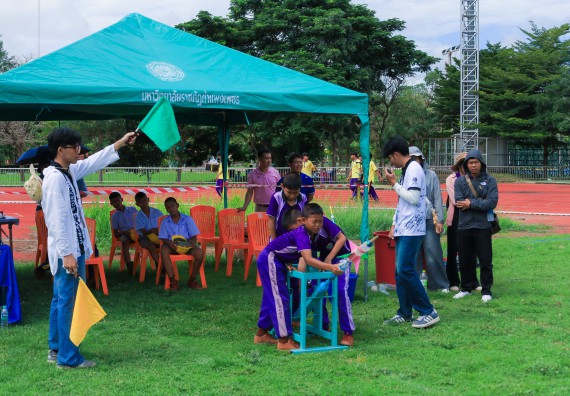 ภาพกิจกรรม  คณะวิทยาศาสตร์และเทคโนโลยี มหาวิทยาลัยราชภัฏกําแพงเพชร จัดการแข่งขันจรวดขวดน้ำ ระดับประถมศึกษา ระดับมัธยมศึกษาตอนต้น ระดับมัธยมศึกษาตอนปลาย ในงานสัปดาห์วิทยาศาสตร์แห่งชาติ ส่วนภูมิภาค ประจำปี 2568