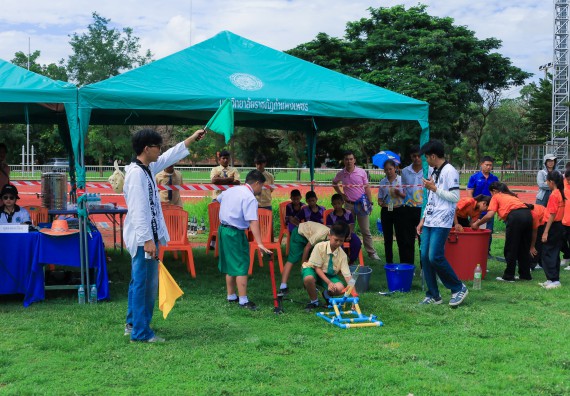 ภาพกิจกรรม  คณะวิทยาศาสตร์และเทคโนโลยี มหาวิทยาลัยราชภัฏกําแพงเพชร จัดการแข่งขันจรวดขวดน้ำ ระดับประถมศึกษา ระดับมัธยมศึกษาตอนต้น ระดับมัธยมศึกษาตอนปลาย ในงานสัปดาห์วิทยาศาสตร์แห่งชาติ ส่วนภูมิภาค ประจำปี 2568
