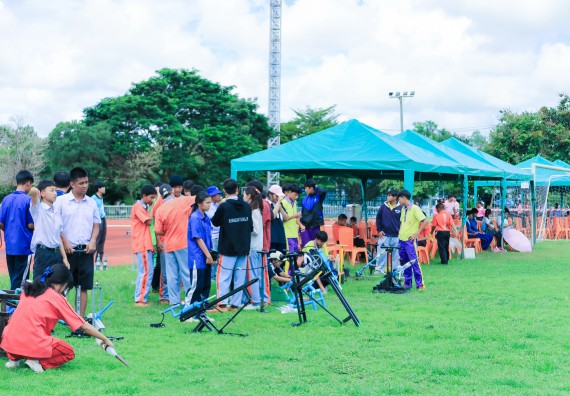 ภาพกิจกรรม  คณะวิทยาศาสตร์และเทคโนโลยี มหาวิทยาลัยราชภัฏกําแพงเพชร จัดการแข่งขันจรวดขวดน้ำ ระดับประถมศึกษา ระดับมัธยมศึกษาตอนต้น ระดับมัธยมศึกษาตอนปลาย ในงานสัปดาห์วิทยาศาสตร์แห่งชาติ ส่วนภูมิภาค ประจำปี 2568