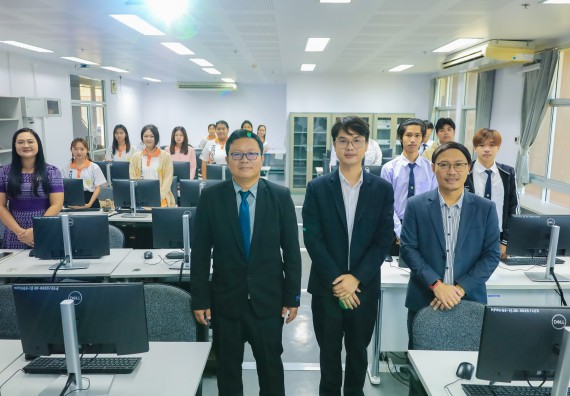 ภาพกิจกรรม    คณะวิทยาศาสตร์และเทคโนโลยี มหาวิทยาลัยราชภัฏกําแพงเพชร จัดกิจกรรมแลกเปลี่ยนเรียนรู้ เรื่อง การใช้ AI เพื่อประยุกต์ใช้ในชีวิตประจำวัน ในงานสัปดาห์วิทยาศาสตร์แห่งชาติ ส่วนภูมิภาค ประจำปี 2568