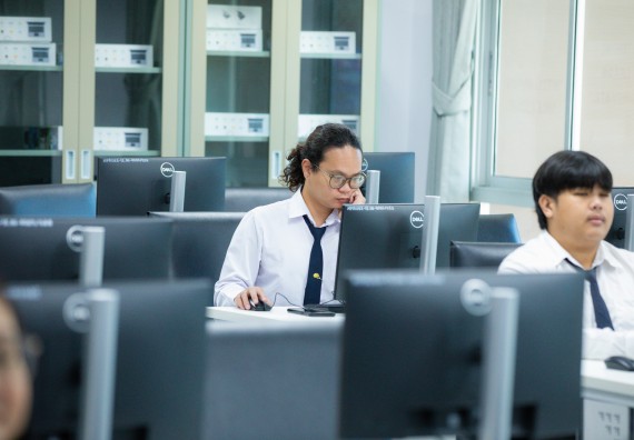 ภาพกิจกรรม    คณะวิทยาศาสตร์และเทคโนโลยี มหาวิทยาลัยราชภัฏกําแพงเพชร จัดกิจกรรมแลกเปลี่ยนเรียนรู้ เรื่อง การใช้ AI เพื่อประยุกต์ใช้ในชีวิตประจำวัน ในงานสัปดาห์วิทยาศาสตร์แห่งชาติ ส่วนภูมิภาค ประจำปี 2568