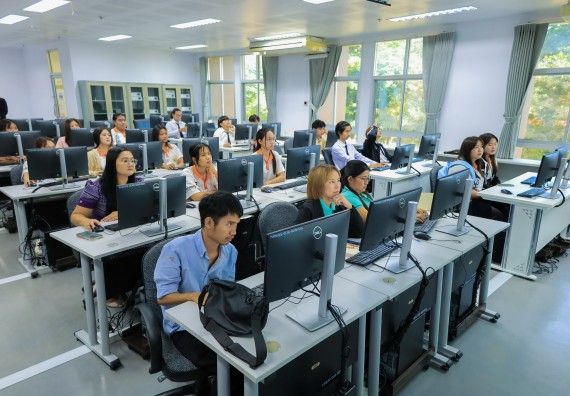 ภาพกิจกรรม    คณะวิทยาศาสตร์และเทคโนโลยี มหาวิทยาลัยราชภัฏกําแพงเพชร จัดกิจกรรมแลกเปลี่ยนเรียนรู้ เรื่อง การใช้ AI เพื่อประยุกต์ใช้ในชีวิตประจำวัน ในงานสัปดาห์วิทยาศาสตร์แห่งชาติ ส่วนภูมิภาค ประจำปี 2568