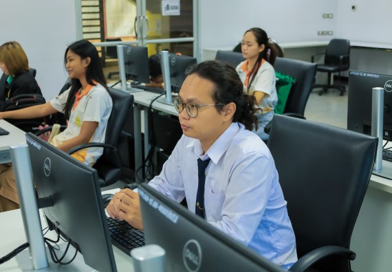 ภาพกิจกรรม    คณะวิทยาศาสตร์และเทคโนโลยี มหาวิทยาลัยราชภัฏกําแพงเพชร จัดกิจกรรมแลกเปลี่ยนเรียนรู้ เรื่อง การใช้ AI เพื่อประยุกต์ใช้ในชีวิตประจำวัน ในงานสัปดาห์วิทยาศาสตร์แห่งชาติ ส่วนภูมิภาค ประจำปี 2568