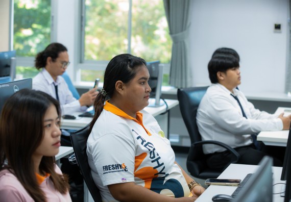 ภาพกิจกรรม    คณะวิทยาศาสตร์และเทคโนโลยี มหาวิทยาลัยราชภัฏกําแพงเพชร จัดกิจกรรมแลกเปลี่ยนเรียนรู้ เรื่อง การใช้ AI เพื่อประยุกต์ใช้ในชีวิตประจำวัน ในงานสัปดาห์วิทยาศาสตร์แห่งชาติ ส่วนภูมิภาค ประจำปี 2568