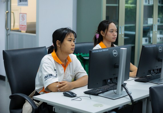 ภาพกิจกรรม    คณะวิทยาศาสตร์และเทคโนโลยี มหาวิทยาลัยราชภัฏกําแพงเพชร จัดกิจกรรมแลกเปลี่ยนเรียนรู้ เรื่อง การใช้ AI เพื่อประยุกต์ใช้ในชีวิตประจำวัน ในงานสัปดาห์วิทยาศาสตร์แห่งชาติ ส่วนภูมิภาค ประจำปี 2568