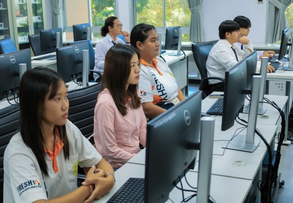 ภาพกิจกรรม    คณะวิทยาศาสตร์และเทคโนโลยี มหาวิทยาลัยราชภัฏกําแพงเพชร จัดกิจกรรมแลกเปลี่ยนเรียนรู้ เรื่อง การใช้ AI เพื่อประยุกต์ใช้ในชีวิตประจำวัน ในงานสัปดาห์วิทยาศาสตร์แห่งชาติ ส่วนภูมิภาค ประจำปี 2568